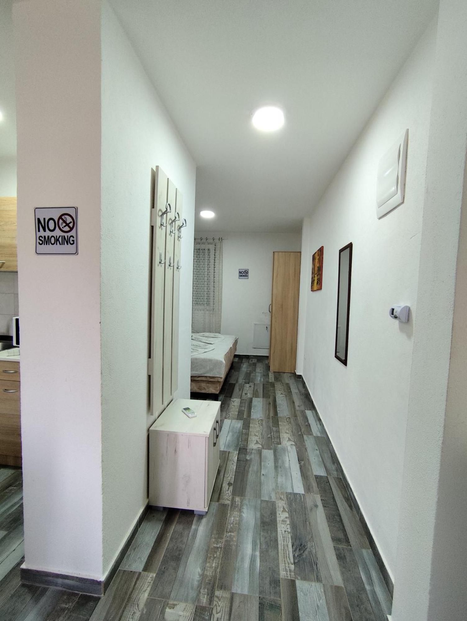Apollon Home Apartments 바르 외부 사진